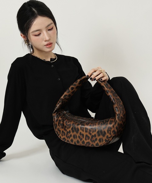 style code(スタイルコード)の「ZOZO限定【STYLE CODE/スタイルコード】ユニセックス ワンショルダー レザータッチ ホーボーバッグ(ショルダーバッグ・レディース・ダークブラウン/レオパード/ブラック・FREE)」の22枚目の写真
