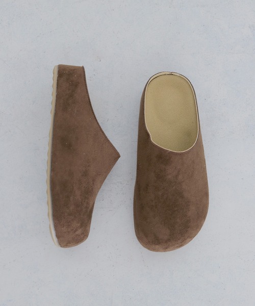 cheriella(シェリエラ)の「【cheriella】スウェードフラットサンダル SUEDE FLAT SANDALS(サンダル・レディース・ライトグレー/ブラウン/ベージュ・MEDIUM/SMALL)」の2枚目の写真