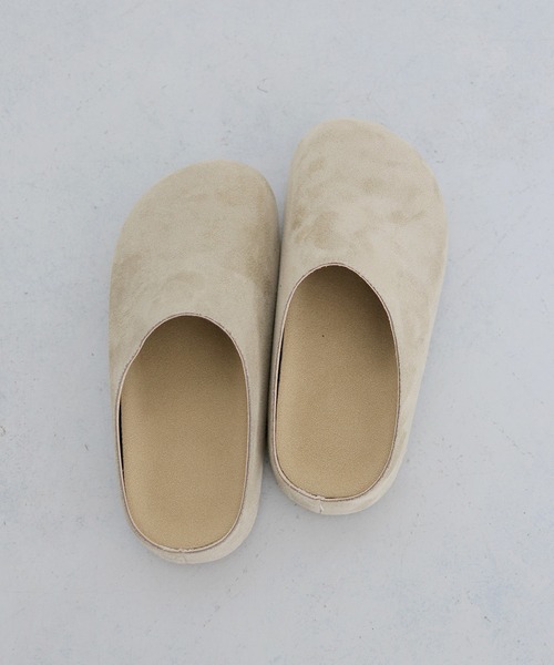 cheriella(シェリエラ)の「【cheriella】スウェードフラットサンダル SUEDE FLAT SANDALS(サンダル・レディース・ライトグレー/ブラウン/ベージュ・MEDIUM/SMALL)」の1枚目の写真