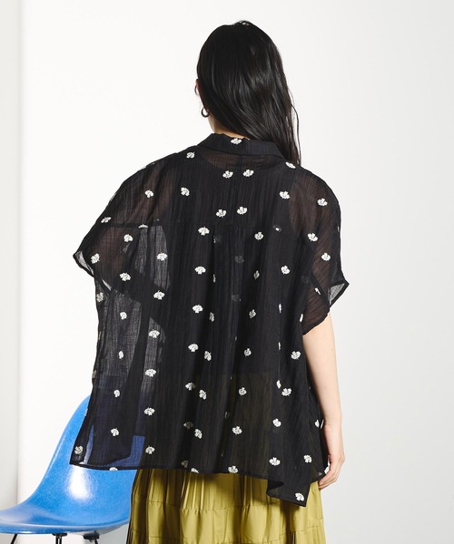 ROSE BUD（ローズバッド）の「EMBROIDERED SHIRT（シャツ/ブラウス・レディース・オフホワイト/ブラック・ONE SIZE）」の14枚目の写真