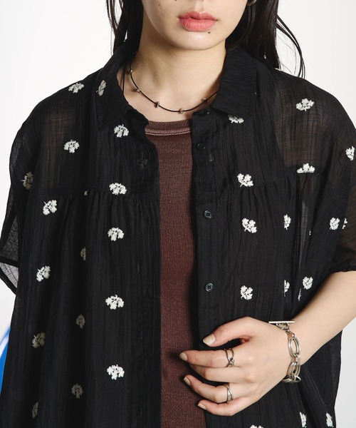 ROSE BUD（ローズバッド）の「EMBROIDERED SHIRT（シャツ/ブラウス・レディース・オフホワイト/ブラック・ONE SIZE）」の18枚目の写真