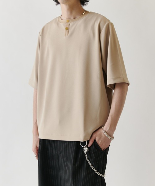 Lui's(ルイス)の「ジョーゼットヘンリーネックTシャツ(Tシャツ/カットソー・メンズ・ホワイト/ブラック/ライトベージュ・M/S)」の3枚目の写真