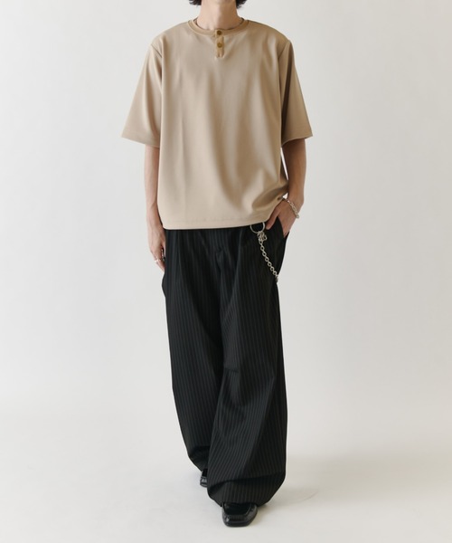 Lui's(ルイス)の「ジョーゼットヘンリーネックTシャツ(Tシャツ/カットソー・メンズ・ホワイト/ブラック/ライトベージュ・M/S)」の22枚目の写真