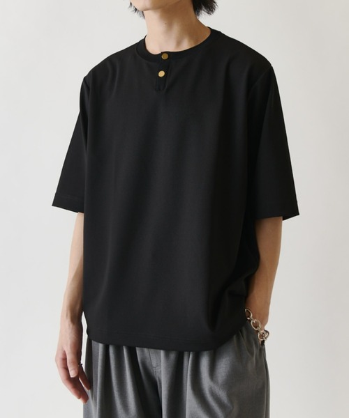 Lui's(ルイス)の「ジョーゼットヘンリーネックTシャツ(Tシャツ/カットソー・メンズ・ホワイト/ブラック/ライトベージュ・M/S)」の5枚目の写真