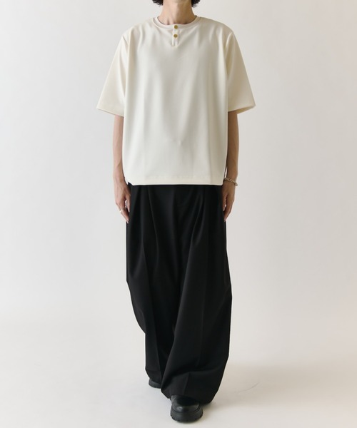 Lui's(ルイス)の「ジョーゼットヘンリーネックTシャツ(Tシャツ/カットソー・メンズ・ホワイト/ブラック/ライトベージュ・M/S)」の15枚目の写真