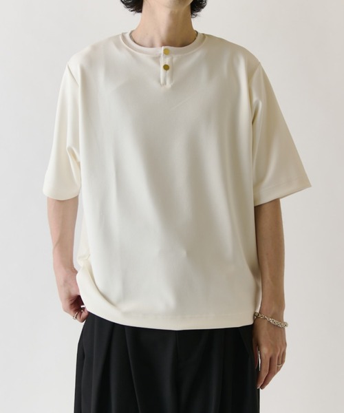Lui's(ルイス)の「ジョーゼットヘンリーネックTシャツ(Tシャツ/カットソー・メンズ・ホワイト/ブラック/ライトベージュ・M/S)」の11枚目の写真