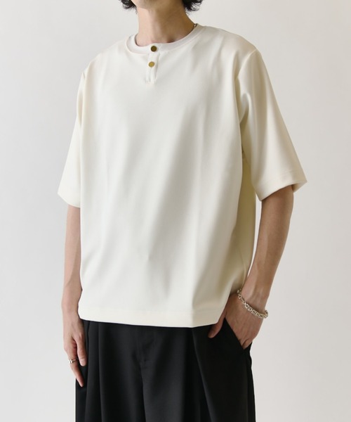 Lui's(ルイス)の「ジョーゼットヘンリーネックTシャツ(Tシャツ/カットソー・メンズ・ホワイト/ブラック/ライトベージュ・M/S)」の12枚目の写真