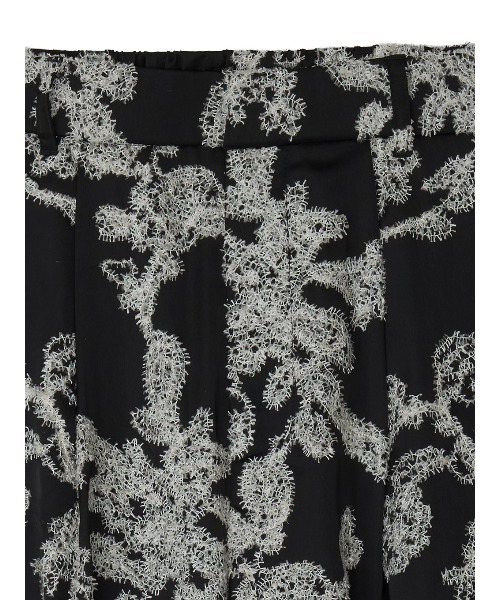 Ameri（アメリ）の「MOLE YARN EMBROIDERY SATIN PANTS（その他パンツ・レディース・ベージュ/ブラック/スカイブルー・MEDIUM/SMALL）」の7枚目の写真