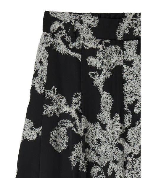 Ameri（アメリ）の「MOLE YARN EMBROIDERY SATIN PANTS（その他パンツ・レディース・ベージュ/ブラック/スカイブルー・MEDIUM/SMALL）」の8枚目の写真