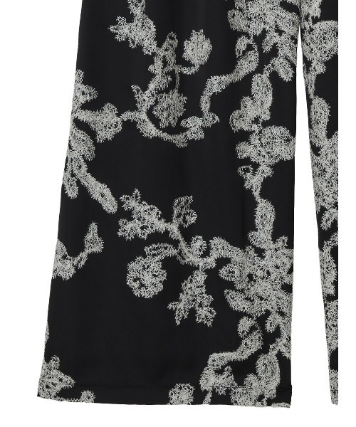 Ameri（アメリ）の「MOLE YARN EMBROIDERY SATIN PANTS（その他パンツ・レディース・ベージュ/ブラック/スカイブルー・MEDIUM/SMALL）」の9枚目の写真