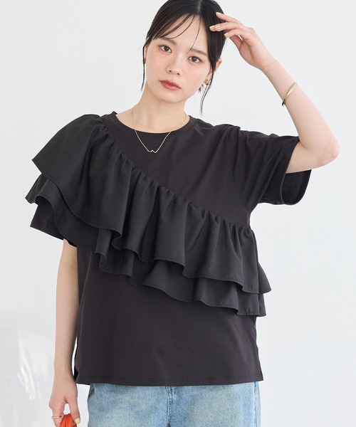 earth music&ecology(アースミュージックアンドエコロジー)の「フリルプルオーバー(Tシャツ/カットソー・レディース・オフホワイト/ブラック・FREE)」の1枚目の写真