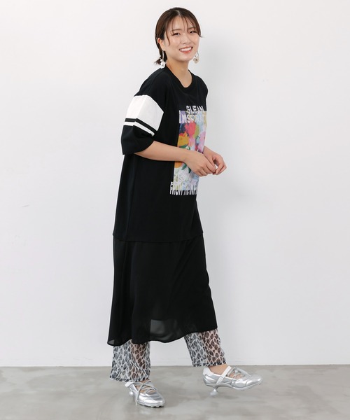 ScoLar（スカラー）の「162709：アート柄アップリケ シアー裾切替ワンピース（ワンピース・レディース・ブラック/オフホワイト・M）」の5枚目の写真