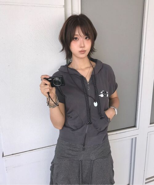 HUG YOUR SKIN(ハグユアスキン)の「ボタンロールアップデニムパンツ(ブラック)(デニムパンツ・レディース・その他・SMALL/MEDIUM)」の4枚目の写真