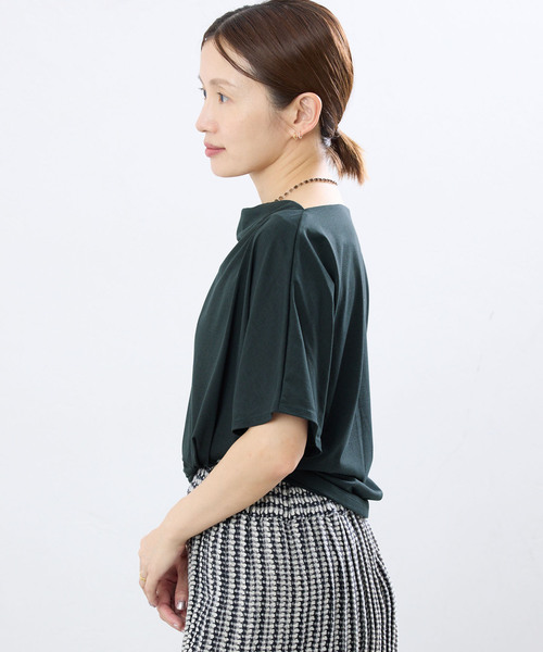 IENA(イエナ)の「《接触冷感》アシメトリソフトプルオーバー(Tシャツ/カットソー・レディース・ブラック系その他/ベージュ/チャコールグレー・FREE)」の8枚目の写真