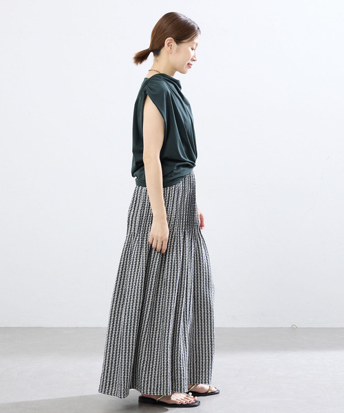 IENA(イエナ)の「《接触冷感》アシメトリソフトプルオーバー(Tシャツ/カットソー・レディース・ブラック系その他/ベージュ/チャコールグレー・FREE)」の13枚目の写真