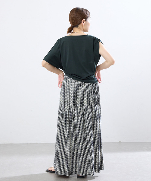IENA(イエナ)の「《接触冷感》アシメトリソフトプルオーバー(Tシャツ/カットソー・レディース・ブラック系その他/ベージュ/チャコールグレー・FREE)」の14枚目の写真