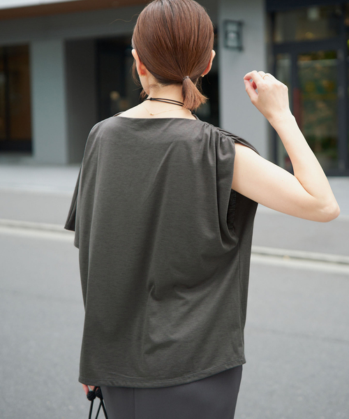 IENA(イエナ)の「《接触冷感》アシメトリソフトプルオーバー(Tシャツ/カットソー・レディース・ブラック系その他/ベージュ/チャコールグレー・FREE)」の18枚目の写真