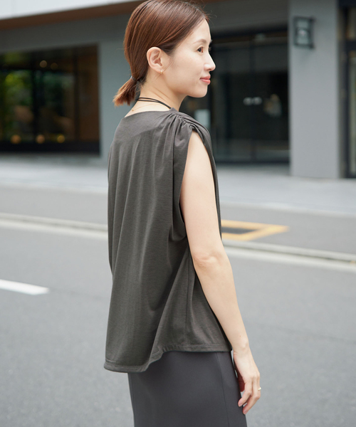 IENA(イエナ)の「《接触冷感》アシメトリソフトプルオーバー(Tシャツ/カットソー・レディース・ブラック系その他/ベージュ/チャコールグレー・FREE)」の19枚目の写真