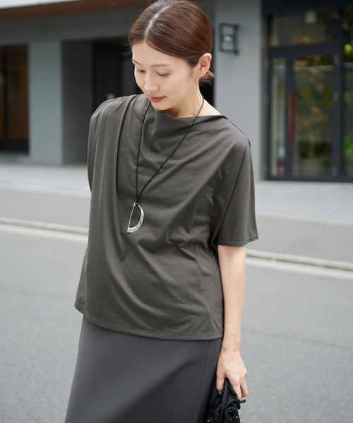 IENA(イエナ)の「《接触冷感》アシメトリソフトプルオーバー(Tシャツ/カットソー・レディース・ブラック系その他/ベージュ/チャコールグレー・FREE)」の20枚目の写真