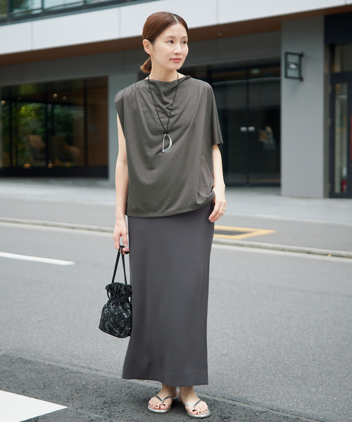 IENA(イエナ)の「《接触冷感》アシメトリソフトプルオーバー(Tシャツ/カットソー・レディース・ブラック系その他/ベージュ/チャコールグレー・FREE)」の22枚目の写真