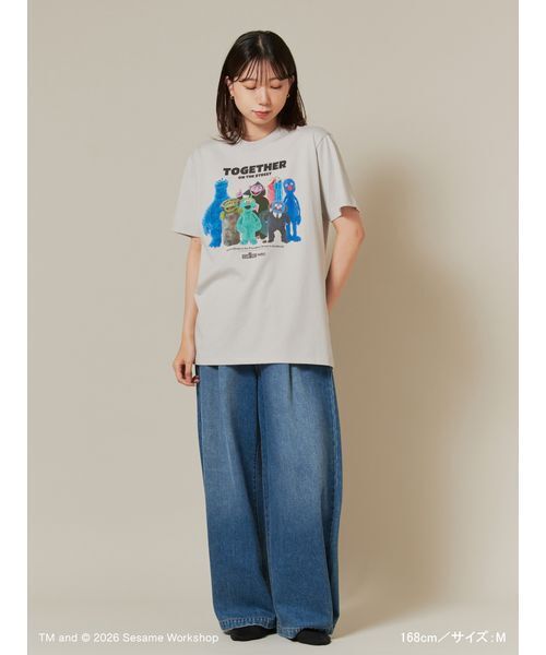 SESAME STREET(セサミストリート)の「【UNISEX】プリントTシャツ(TOGETHER)(Tシャツ/カットソー・レディース・アイボリー/ライトグレー・M/L)」の4枚目の写真