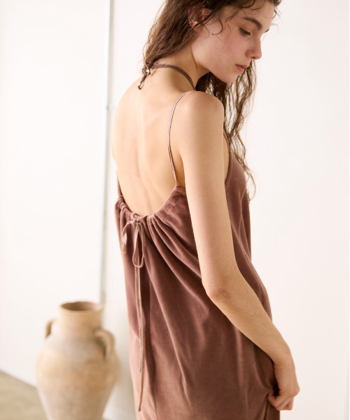 WALANCE(ワランス)の「COTTON VELOUR CAMSOLE DRESS(ワンピース・レディース・スミクロ/カーキ・FREE)」の4枚目の写真