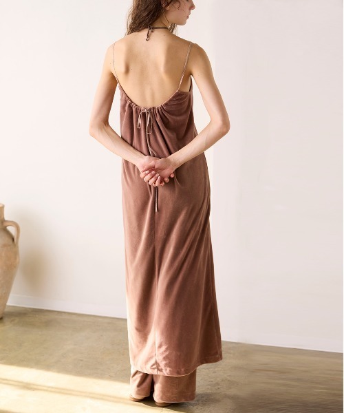 WALANCE(ワランス)の「COTTON VELOUR CAMSOLE DRESS(ワンピース・レディース・スミクロ/カーキ・FREE)」の6枚目の写真