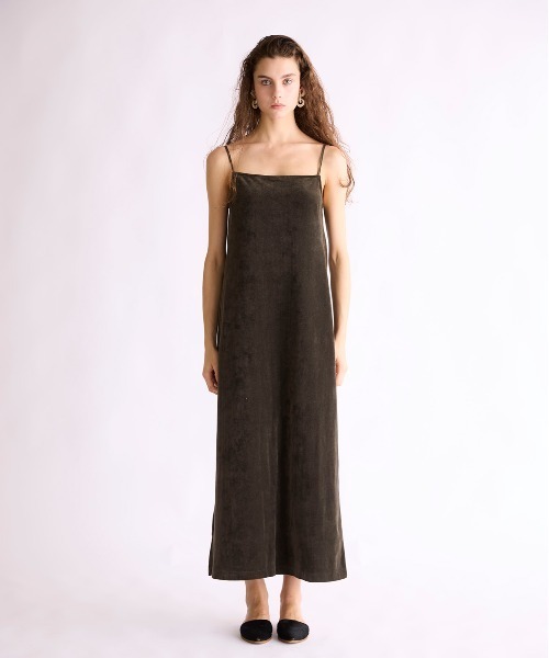 WALANCE(ワランス)の「COTTON VELOUR CAMSOLE DRESS(ワンピース・レディース・スミクロ/カーキ・FREE)」の15枚目の写真