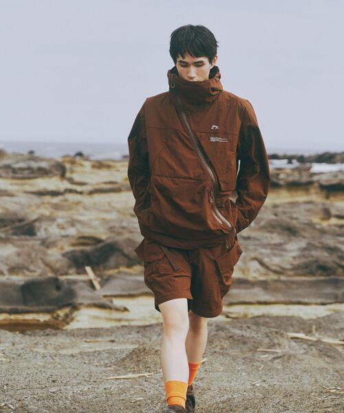 CMF OUTDOOR GARMENT(シーエムエフアウトドアガーメント)の「CMF OUTDOOR GARMENT/シーエムエフ アウトドアガーメント 別注 SLASH SHELL(マウンテンパーカー・メンズ・その他24/ブラック/ブラウン・L/M/XL)」の7枚目の写真