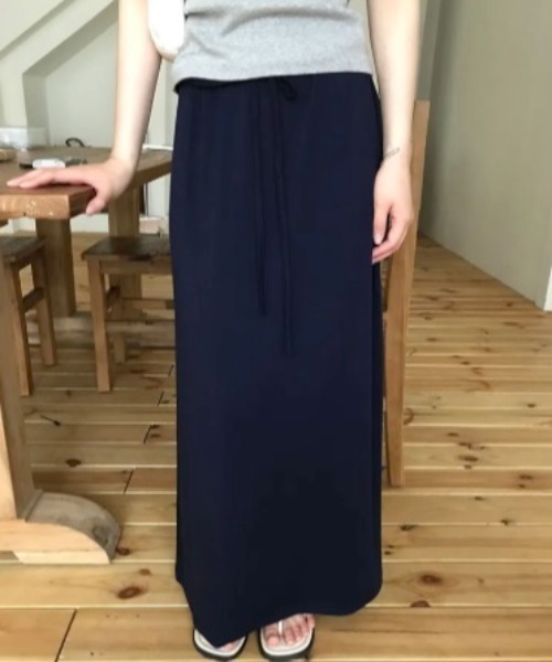 LOENNE(ロエヌ)の「Drawstring Maxi Skirt / ドローストリングマキシスカート(スカート・レディース・ネイビー/ブラック/グレー・FREE)」の10枚目の写真