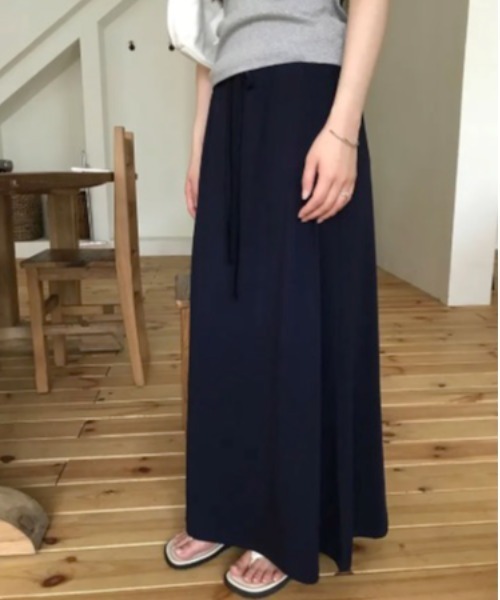 LOENNE(ロエヌ)の「Drawstring Maxi Skirt / ドローストリングマキシスカート(スカート・レディース・ネイビー/ブラック/グレー・FREE)」の11枚目の写真