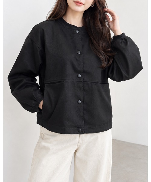 FAZVY(ファズビー)の「季節の変わり目に頼れる ゆるシルエットノーカラーブルゾン(ブルゾン・レディース・レッド/ライトブラウン/ブラック・L/M)」の1枚目の写真
