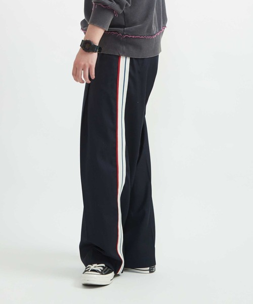 CONVERSE TOKYO(コンバーストウキョウ)の「SIDE LINE WIDE SLACKS(スラックス・レディース・ブラック/グレー/ネイビー・SMALL/MEDIUM)」の3枚目の写真