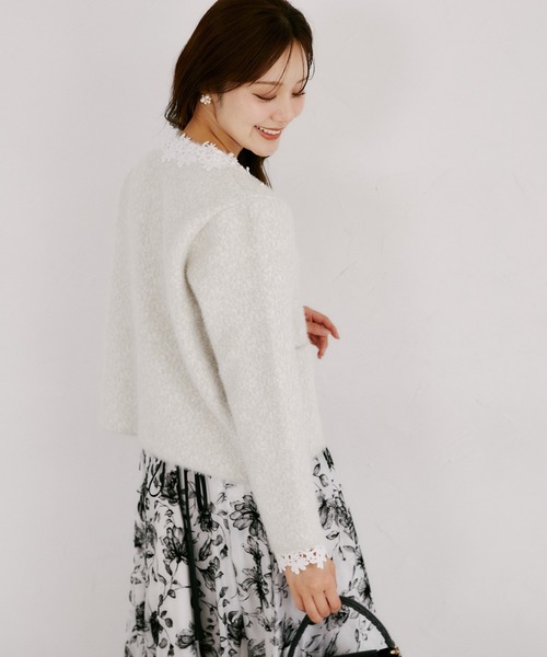 tocco closet(トッコ クローゼット)の「【ZOZO限定】レース×パール装飾ニットジャケット(ニット/セーター・レディース・グレー/ベージュ・M)」の5枚目の写真