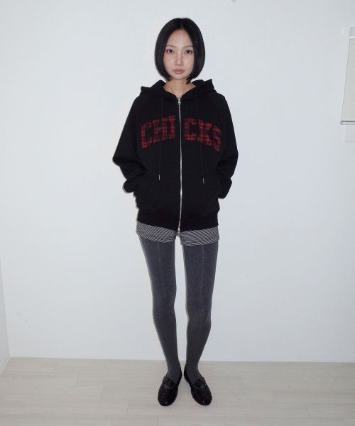 CHICKS(チックス)の「ヘリテージチェック アプリケ ジップアップパーカー ブラック(パーカー・レディース・ブラック・ONE SIZE)」の4枚目の写真