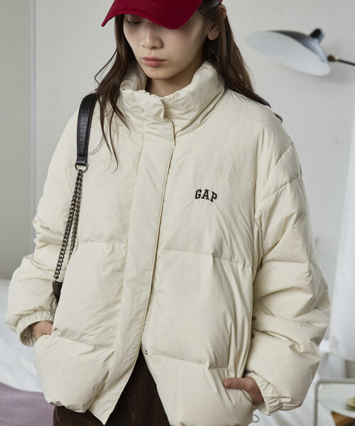 GAP(ギャップ)の「PUBLUX × GAP/ギャップ 別注 ダウンジャケット 限定展開(ダウンジャケット/コート・レディース・ブラウン/サックスブルー/ナチュラル/ブラック・フリ-)」の3枚目の写真