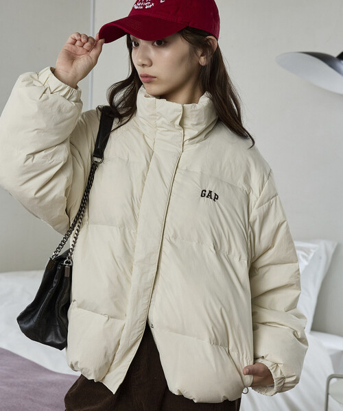 GAP(ギャップ)の「PUBLUX × GAP/ギャップ 別注 ダウンジャケット 限定展開(ダウンジャケット/コート・レディース・ブラウン/サックスブルー/ナチュラル/ブラック・フリ-)」の9枚目の写真
