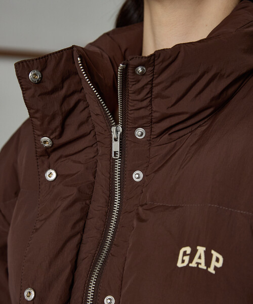 GAP(ギャップ)の「PUBLUX × GAP/ギャップ 別注 ダウンジャケット 限定展開(ダウンジャケット/コート・レディース・ブラウン/サックスブルー/ナチュラル/ブラック・フリ-)」の22枚目の写真