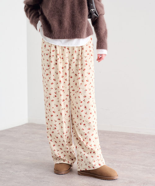 U by SPICK&SPAN(ユーバイスピックアンドスパン)の「フラワープリントイージーサテンパンツ(スラックス・レディース・アイボリー/ホワイト/ブラック・36/38)」の3枚目の写真