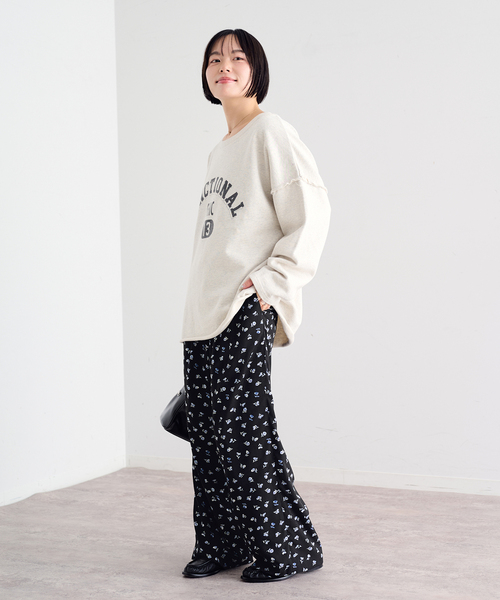 U by SPICK&SPAN(ユーバイスピックアンドスパン)の「フラワープリントイージーサテンパンツ(スラックス・レディース・アイボリー/ホワイト/ブラック・36/38)」の5枚目の写真