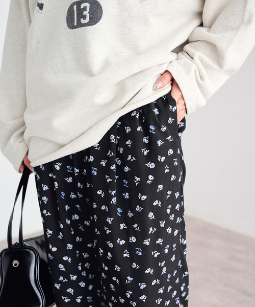 U by SPICK&SPAN(ユーバイスピックアンドスパン)の「フラワープリントイージーサテンパンツ(スラックス・レディース・アイボリー/ホワイト/ブラック・36/38)」の10枚目の写真