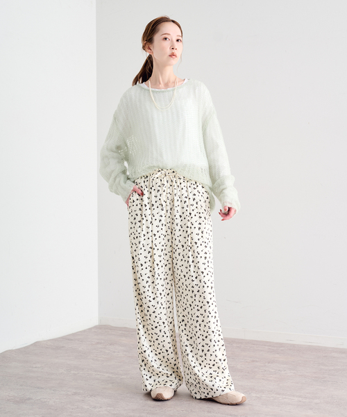 U by SPICK&SPAN(ユーバイスピックアンドスパン)の「フラワープリントイージーサテンパンツ(スラックス・レディース・アイボリー/ホワイト/ブラック・36/38)」の11枚目の写真
