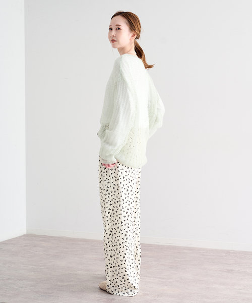 U by SPICK&SPAN(ユーバイスピックアンドスパン)の「フラワープリントイージーサテンパンツ(スラックス・レディース・アイボリー/ホワイト/ブラック・36/38)」の12枚目の写真