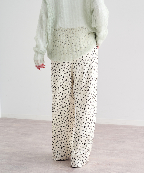 U by SPICK&SPAN(ユーバイスピックアンドスパン)の「フラワープリントイージーサテンパンツ(スラックス・レディース・アイボリー/ホワイト/ブラック・36/38)」の18枚目の写真