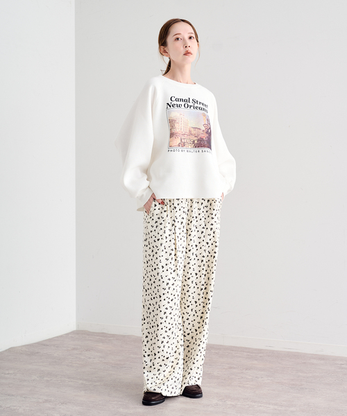 U by SPICK&SPAN(ユーバイスピックアンドスパン)の「フラワープリントイージーサテンパンツ(スラックス・レディース・アイボリー/ホワイト/ブラック・36/38)」の21枚目の写真