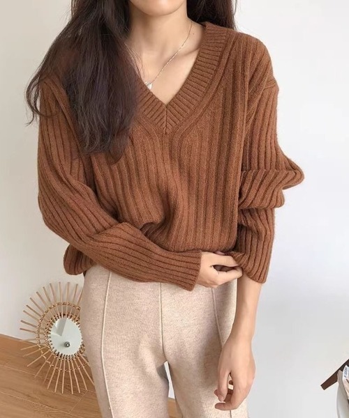 Beststore（ベストストア）の「【全5色】こなれ感たっぷり ルーズシルエット Vネック ワイドリブ ニット セーター 秋冬（ニット/セーター・レディース・ブラウン/ベージュ/ダークブルー/オフホワイト/ブラック・FREE）」の3枚目の写真