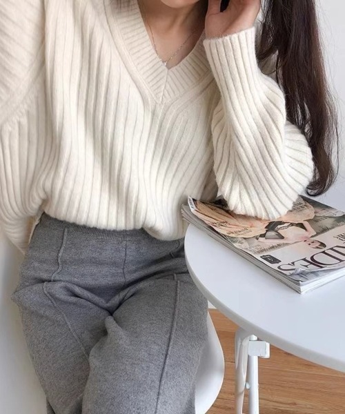 Beststore（ベストストア）の「【全5色】こなれ感たっぷり ルーズシルエット Vネック ワイドリブ ニット セーター 秋冬（ニット/セーター・レディース・ブラウン/ベージュ/ダークブルー/オフホワイト/ブラック・FREE）」の9枚目の写真