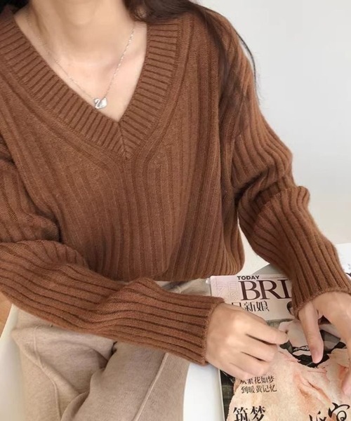 Beststore（ベストストア）の「【全5色】こなれ感たっぷり ルーズシルエット Vネック ワイドリブ ニット セーター 秋冬（ニット/セーター・レディース・ブラウン/ベージュ/ダークブルー/オフホワイト/ブラック・FREE）」の15枚目の写真