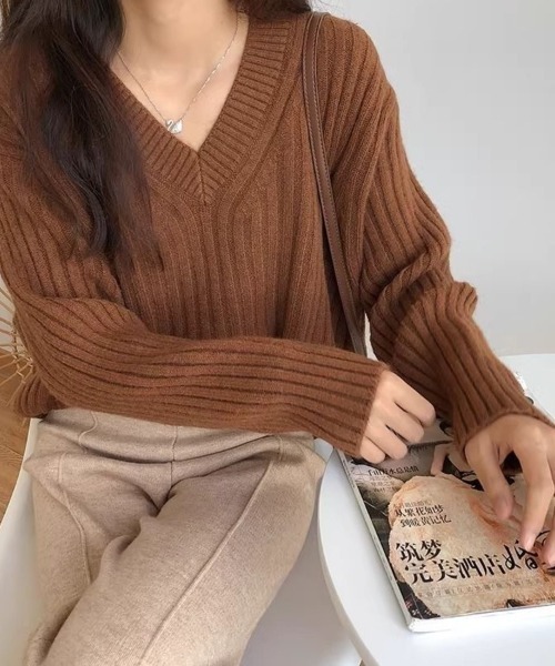 Beststore（ベストストア）の「【全5色】こなれ感たっぷり ルーズシルエット Vネック ワイドリブ ニット セーター 秋冬（ニット/セーター・レディース・ブラウン/ベージュ/ダークブルー/オフホワイト/ブラック・FREE）」の16枚目の写真