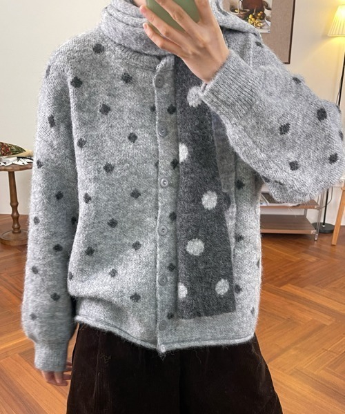 LAC-VERT(ラック・ヴェール)の「マフラー付きドット柄ニットプルオーバー(ニット/セーター・レディース・チャコールグレー/ブラウン/グレー/アイボリー・FREE)」の12枚目の写真